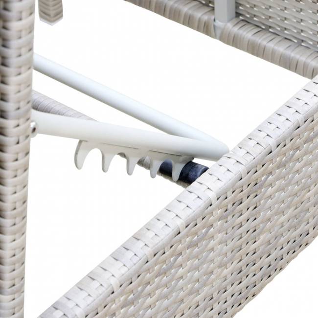 Шезлонг из искуственного ротанга Шезлонг из искуственного ротанга