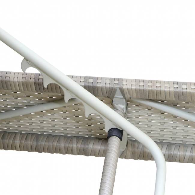 Шезлонг из искуственного ротанга Шезлонг из искуственного ротанга