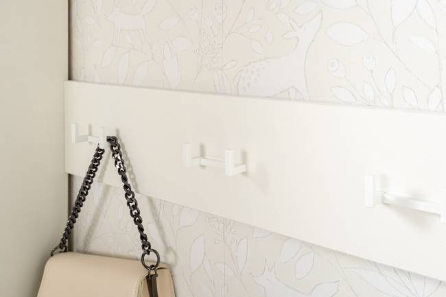 Вешалка Октава на шесть крючков цвет белый шагрень