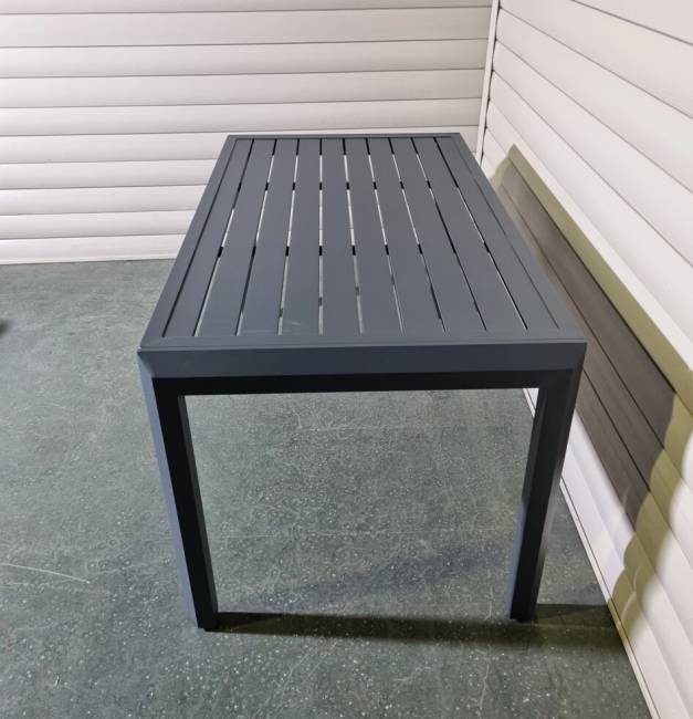 Угловой диван из алюминия Graphite