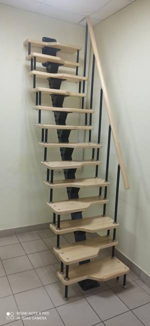 Лестница малогабаритная на монокосоуре «Гусиный шаг» 2400-2600 мм цвет серый