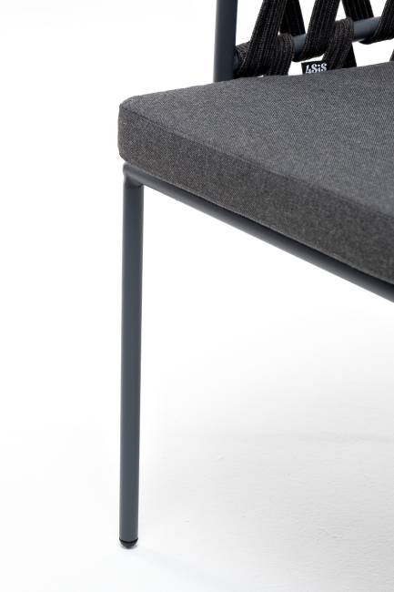 "Диего" стул плетеный из роупа, каркас из стали серый (RAL7022) муар, роуп темно-серый круглый, ткань темно-серая 027